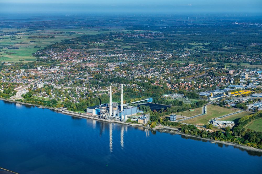 Wedel from the bird's eye view: View of the Wedel Power Station at the river Elbe in Schleswig-Holstein