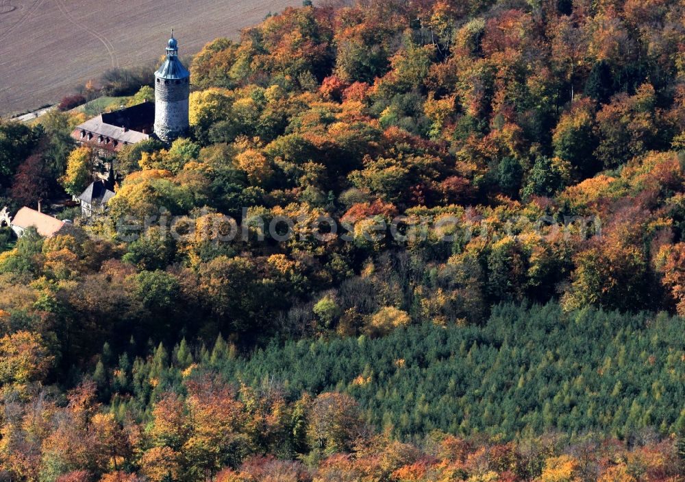 Tonndorf from the bird's eye view: View of autumn colored trees around the Castle Tonndorf at Tonndorf in Thuringia