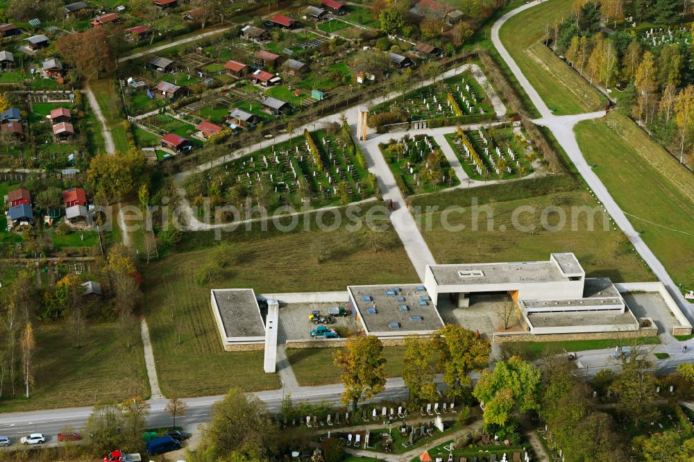 Aerial image München - Autumnal discolored vegetation view grave rows on the grounds of the cemetery on street Am Mitterfeld in the district Trudering-Riem in Munich in the state Bavaria, Germany