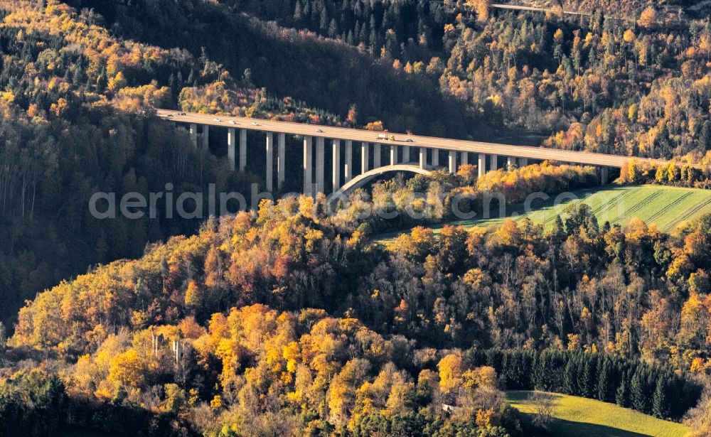 Aerial image Rottweil - Autumnal discolored vegetation view routing and traffic lanes over the highway bridge in the motorway A 81 crossing the Neckar river loops in Rottweil in the state Baden-Wurttemberg, Germany