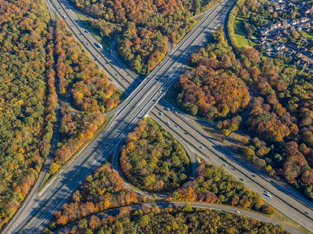 Aerial image Oberhausen - Autumnal discolored vegetation view Motorway interchange departure of the AD of the autobahn A2, A3, E34 and the federal highway B516 in the district the Sterkrade north in Upper House in the federal state North Rhine-Westphalia