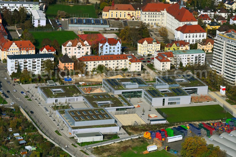 Aerial photograph Regensburg - Autumnal discolored vegetation view new construction site of the school building of Kreuzschule on Pruefeninger Strasse in Regensburg in the state Bavaria, Germany