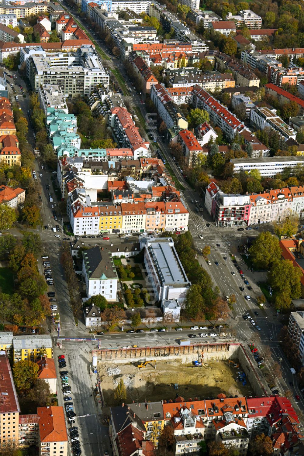 Aerial image München - Autumnal discolored vegetation view Construction site for the new residential and commercial building Schleissheimer Strasse - Elisabethstrasse - Winzerstrasse in the district Schwabing-West in Munich in the state Bavaria, Germany