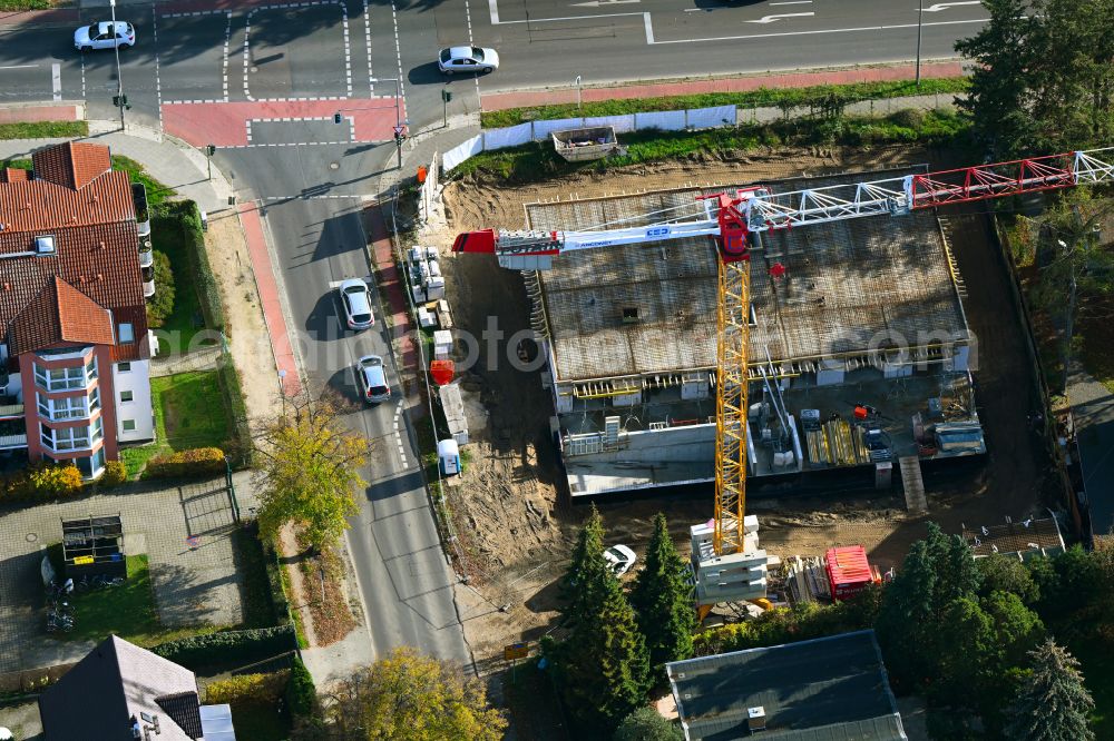 Aerial image Berlin - Autumnal discolored vegetation view construction site for the multi-family residential building on Lindenstrasse in the district Kaulsdorf in Berlin, Germany
