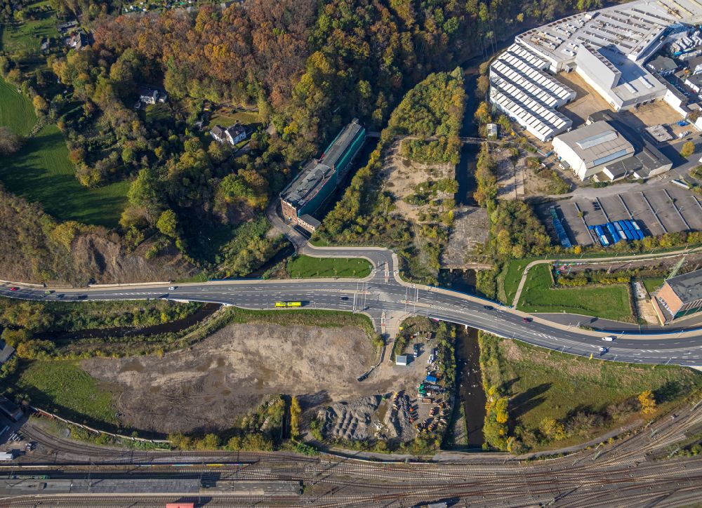 Aerial image Hagen - Autumnal discolored vegetation view construction site for the renewal and rehabilitation of the road via Vollme and Ennepe at the Central Station in the district Philippshoehe in Hagen in the state North Rhine-Westphalia, Germany