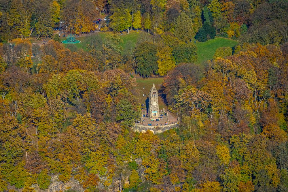 Aerial photograph Bommern - Autumnal discolored vegetation view structure of the observation tower Berger-Denkmal in Bommern at Ruhrgebiet in the state North Rhine-Westphalia, Germany