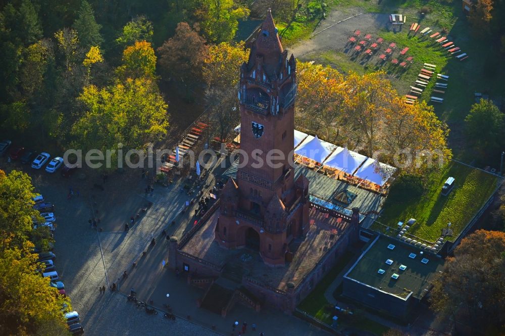 Aerial image Berlin - Autumnal discolored vegetation view structure of the observation tower Grunewaldturm on mount Karlsberg in the district Grunewald in Berlin, Germany