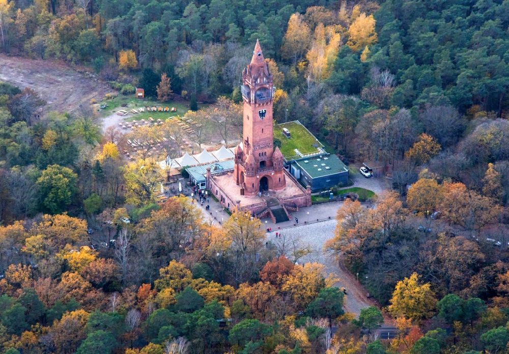 Aerial image Berlin - Autumnal discolored vegetation view structure of the observation tower Grunewaldturm on mount Karlsberg in the district Grunewald in Berlin, Germany