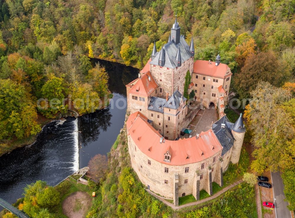 Kriebstein from above - Autumnal discolored vegetation view castle of the fortress on Schlossberg in the district Kriebethal in Kriebstein in the state Saxony, Germany