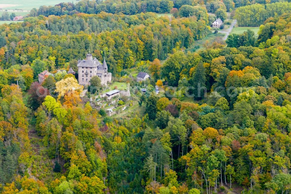 Witzenhausen from above - Autumnal discolored vegetation view castle of Schloss Berlepsch in Witzenhausen in the state Hesse