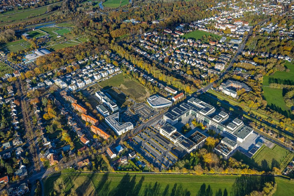 Aerial photograph Hamm - Autumnal discolored vegetation view campus building of the Hochschule Lippstadt on street Marker Allee in Hamm at Ruhrgebiet in the state North Rhine-Westphalia, Germany
