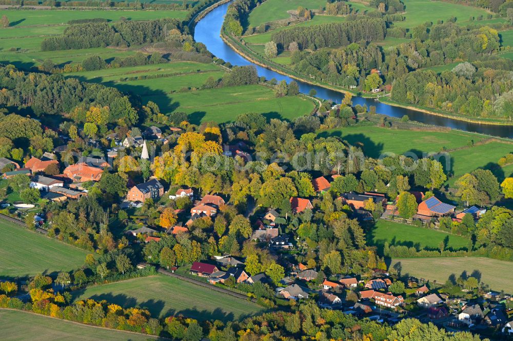 Aerial image Siebeneichen - Autumnal discolored vegetation view agricultural land and field boundaries surround the settlement area of the village in Siebeneichen in the state Schleswig-Holstein, Germany