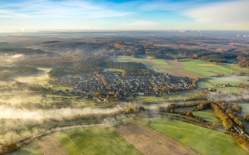Aerial image Flaesheim - Autumnal discolored vegetation view high humidity with haze weather conditions on Wesel-Datteln-Kanal in Flaesheim at Ruhrgebiet in the state North Rhine-Westphalia, Germany
