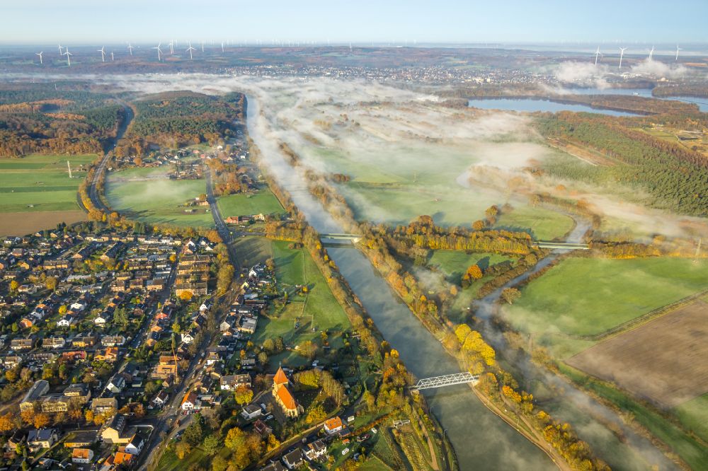 Aerial image Flaesheim - Autumnal discolored vegetation view high humidity with haze weather conditions Wesel-Datteln-Kanal on street Schleusenweg in Flaesheim at Ruhrgebiet in the state North Rhine-Westphalia, Germany