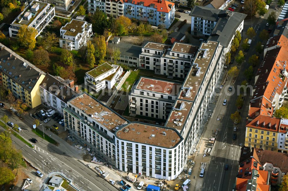 Aerial photograph München - Autumnal discolored vegetation view construction site for the new residential and commercial Corner house - building PLAZA Pasing on Oberseestrasse corner Bodenseestrasse in the district Pasing-Obermenzing in Munich in the state Bavaria, Germany