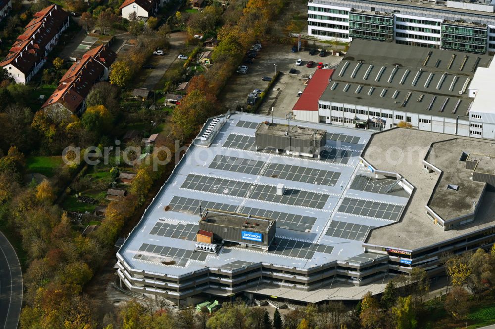 Unterföhring from the bird's eye view: Autumnal discolored vegetation view building of the shopping center DECATHLON on street Feringastrasse in Unterfoehring in the state Bavaria, Germany