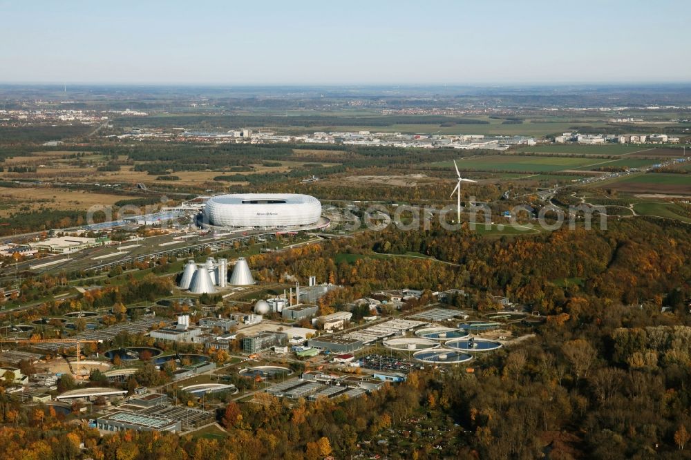 München from the bird's eye view: Autumnal discolored vegetation view new construction site and extension of the sewage treatment basins and purification stages of Klaeranlage Muenchen Gut Grosslappen on Freisinger Landstrasse in Munich in the state Bavaria, Germany