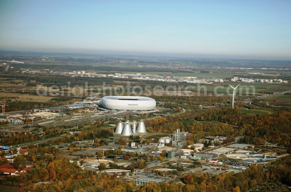 Aerial photograph München - Autumnal discolored vegetation view new construction site and extension of the sewage treatment basins and purification stages of Klaeranlage Muenchen Gut Grosslappen on Freisinger Landstrasse in Munich in the state Bavaria, Germany