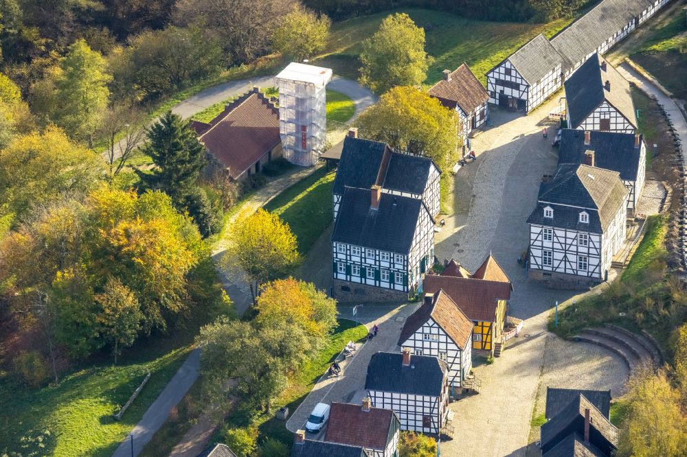 Aerial image Hagen - Autumnal discolored vegetation view half-timbered house and multi-family house- residential area in the old town area and inner city center and Brauerei on Maeckingerbach in the district Dahl in Hagen at Ruhrgebiet in the state North Rhine-Westphalia, Germany