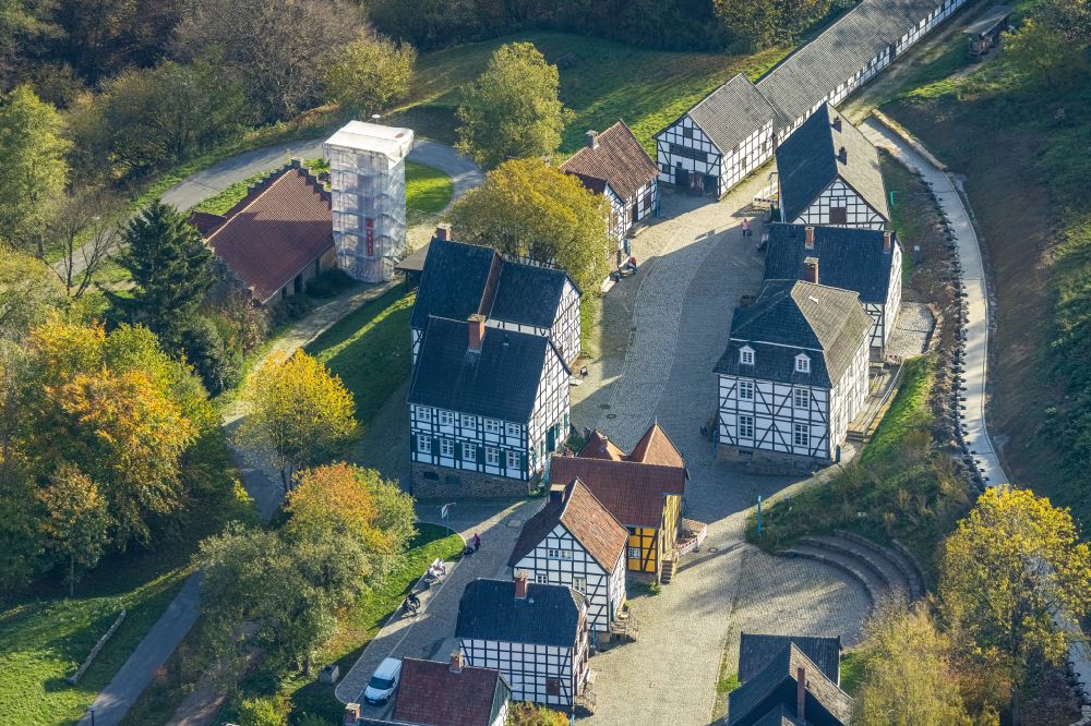 Aerial photograph Hagen - Autumnal discolored vegetation view half-timbered house and multi-family house- residential area in the old town area and inner city center and Brauerei on Maeckingerbach in the district Dahl in Hagen at Ruhrgebiet in the state North Rhine-Westphalia, Germany