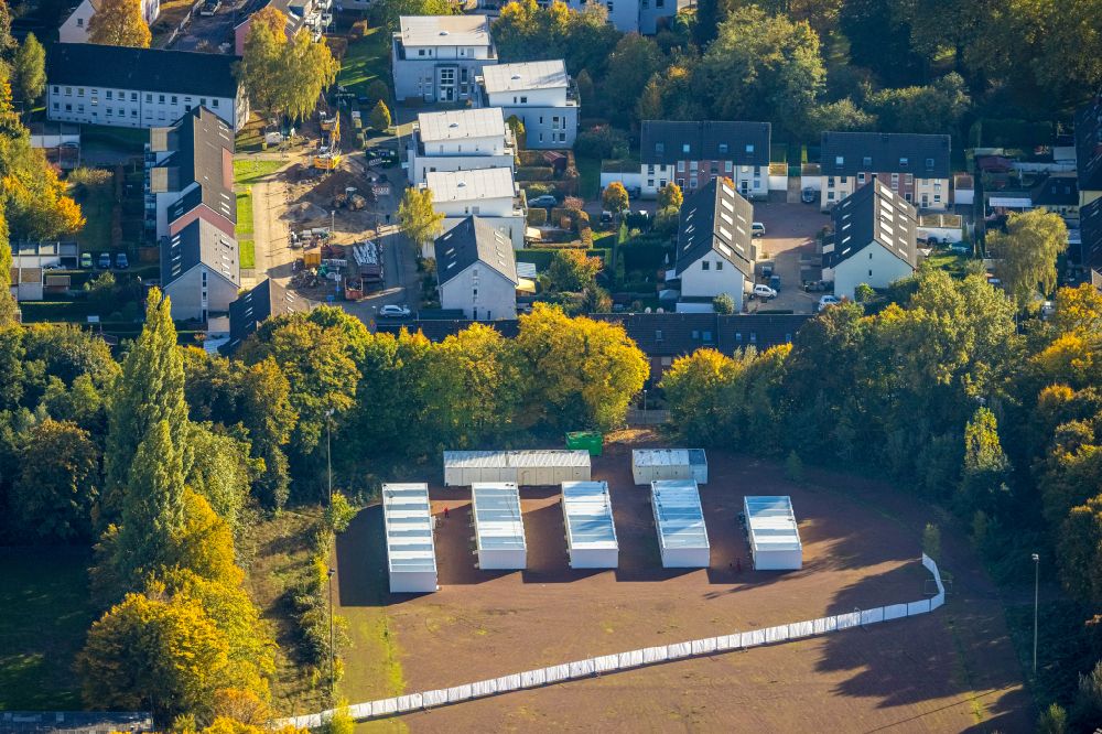 Aerial image Bottrop - Autumnal discolored vegetation view container settlement as temporary shelter and reception center for refugees on a former sports field on street Schellingstrasse in the district Eigen in Bottrop at Ruhrgebiet in the state North Rhine-Westphalia, Germany