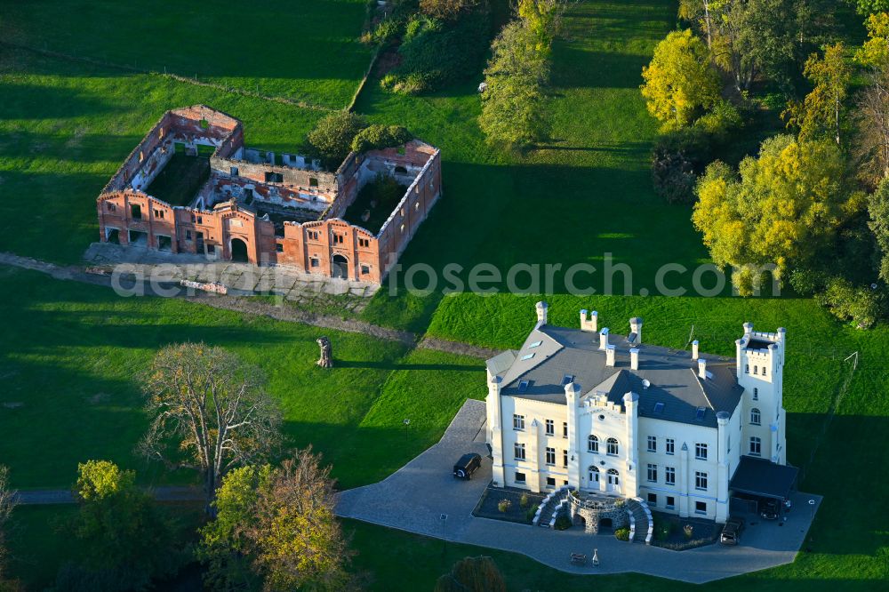 Aerial image Goldenitz - Autumnal discolored vegetation view buildings at the mansion of the farmhouse in Goldenitz in the state Mecklenburg - Western Pomerania, Germany