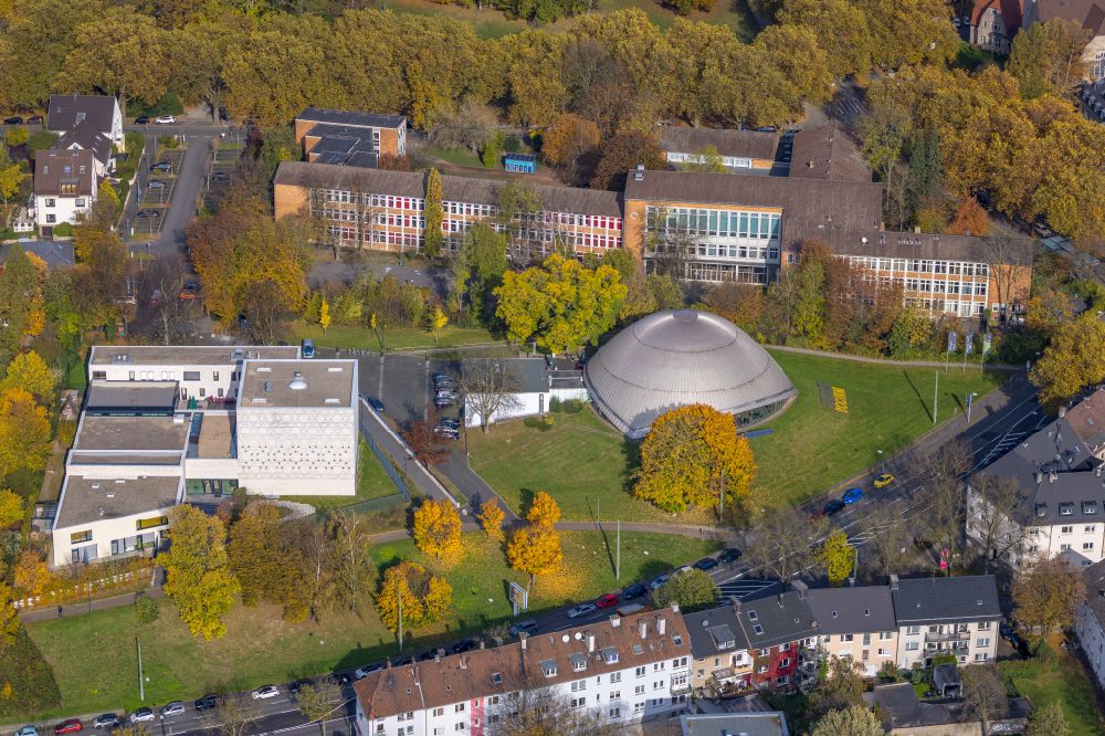 Bochum from above - Autumn colored vegetation view Building and observatory of the planetarium on Castroper Strasse in the district Innenstadt in Bochum in the Ruhr area in the state North Rhine-Westphalia, Germany