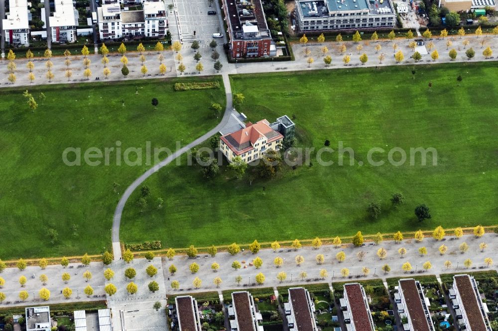Aerial image Fürth - Autumnal discolored vegetation view building complex of the university Wilhelm Loehe in Fuerth in the state Bavaria, Germany