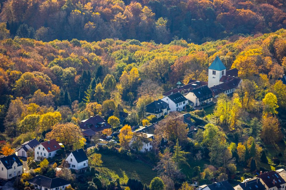 Witten from above - Autumnal discolored vegetation view complex of buildings of the monastery Kloster of Karmelitinnen on street Auf der Klippe in Witten at Ruhrgebiet in the state North Rhine-Westphalia, Germany