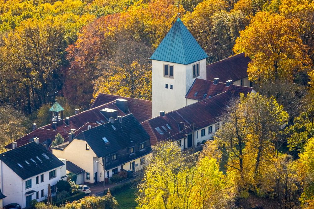 Aerial image Witten - Autumnal discolored vegetation view complex of buildings of the monastery Kloster of Karmelitinnen on street Auf der Klippe in Witten at Ruhrgebiet in the state North Rhine-Westphalia, Germany
