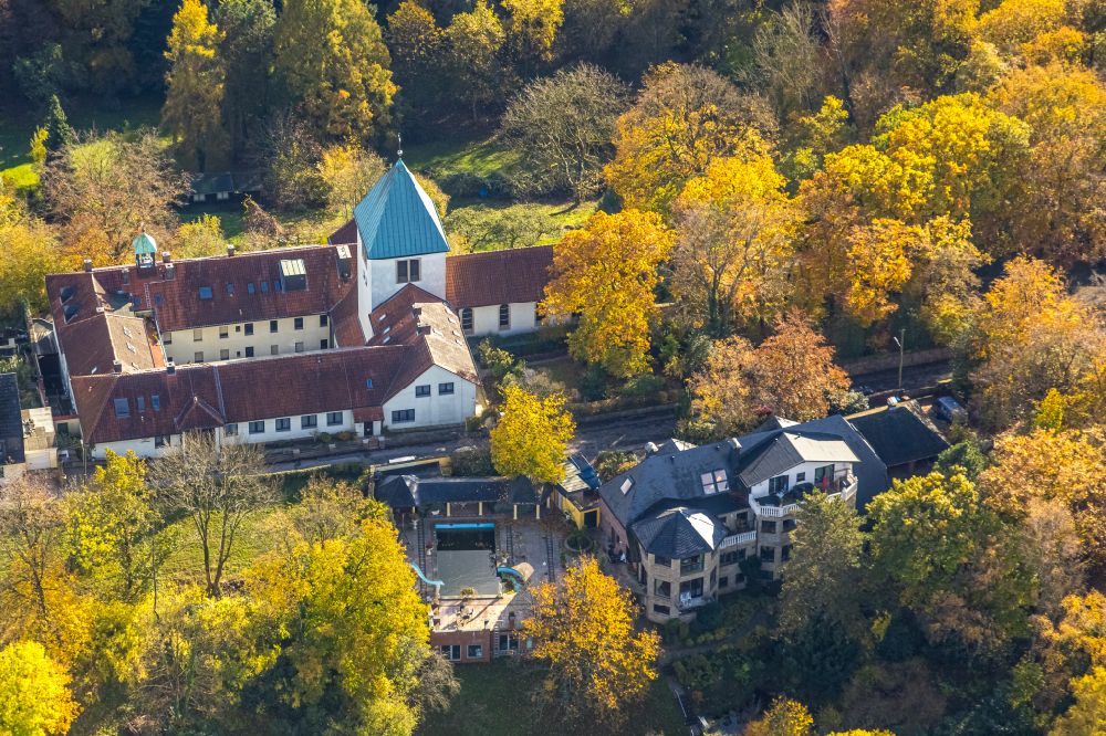 Aerial photograph Witten - Autumnal discolored vegetation view complex of buildings of the monastery Kloster of Karmelitinnen on street Auf der Klippe in Witten at Ruhrgebiet in the state North Rhine-Westphalia, Germany