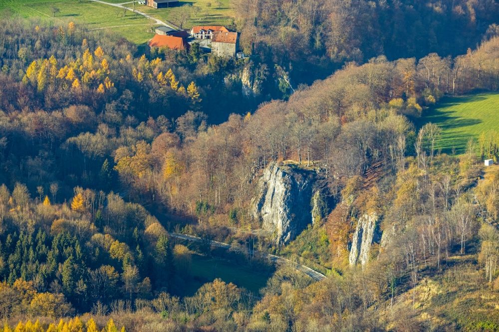 Aerial photograph Volkringhausen - Autumnal discolored vegetation view rock massif and rock formation Reckenhoehle - Tropfsteinhoehle in Volkringhausen in the state North Rhine-Westphalia, Germany