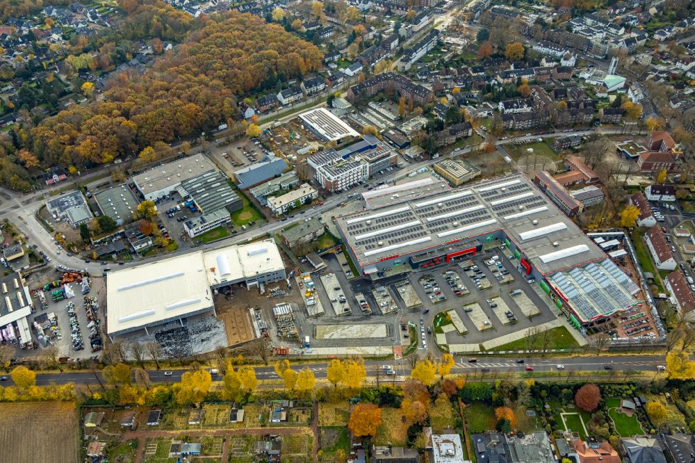 Aerial image Gladbeck - Autumnal discolored vegetation view industrial estate and company settlement on street Konrad-Adenauer-Allee in Gladbeck at Ruhrgebiet in the state North Rhine-Westphalia, Germany