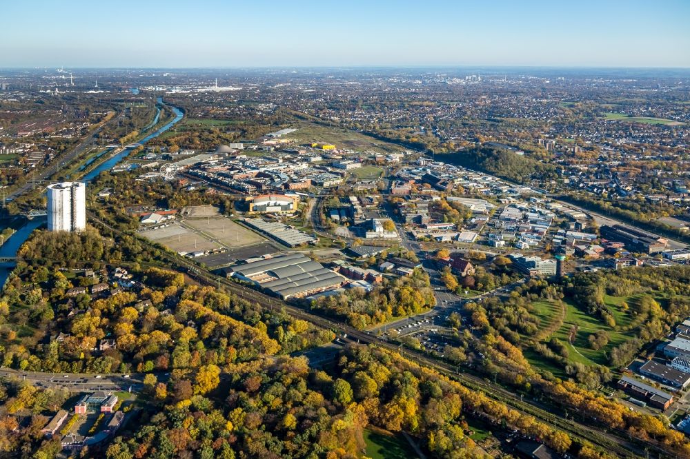 Aerial image Oberhausen - Autumnal discolored vegetation view industrial estate and company settlement around the Centroallee - Essener Strasse - Osterfelder Strasse in Oberhausen in the state North Rhine-Westphalia, Germany