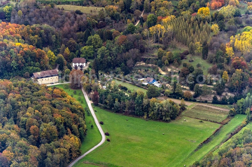 Ihringen from above - Autumnal discolored vegetation view building and manor house of the farmhouse in Ihringen in the state Baden-Wurttemberg, Germany