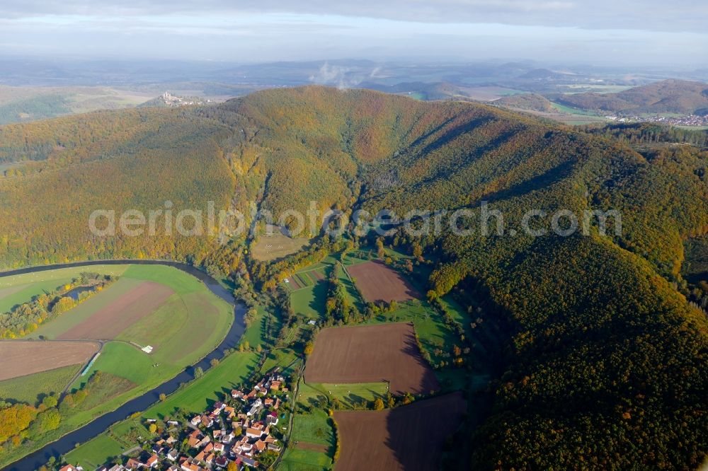 Lindewerra from the bird's eye view: Autumnal discolored vegetation view autumnal discolored vegetation view forest and mountain scenery of Kella-Teufelskanzel in Lindewerra in the state Thuringia, Germany