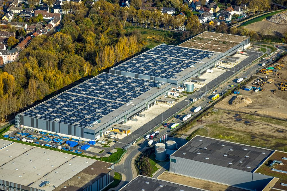 Gelsenkirchen from the bird's eye view: Autumnal discolored vegetation view of a high-bay warehouse building complex and logistics center on the Europastrasse in the district of Bulmke-Huellen in Gelsenkirchen in the Ruhr area in the state of North Rhine-Westphalia, Germany