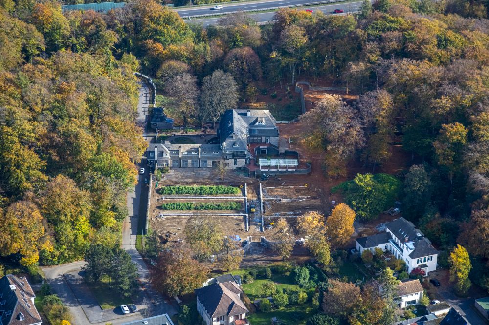 Aerial photograph Hagen - Autumnal discolored vegetation view hohenhof- Art Nouveau- Mansion of Osthaus Museum on Stirnband street in Hagen at Ruhrgebiet in the state of North Rhine-Westphalia