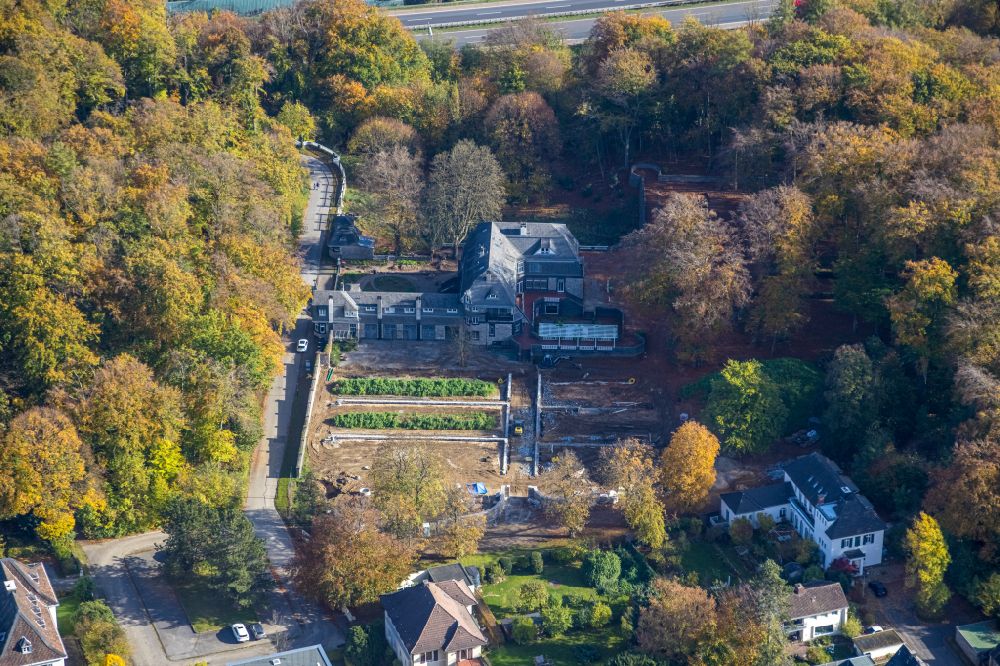 Aerial image Hagen - Autumnal discolored vegetation view hohenhof- Art Nouveau- Mansion of Osthaus Museum on Stirnband street in Hagen at Ruhrgebiet in the state of North Rhine-Westphalia