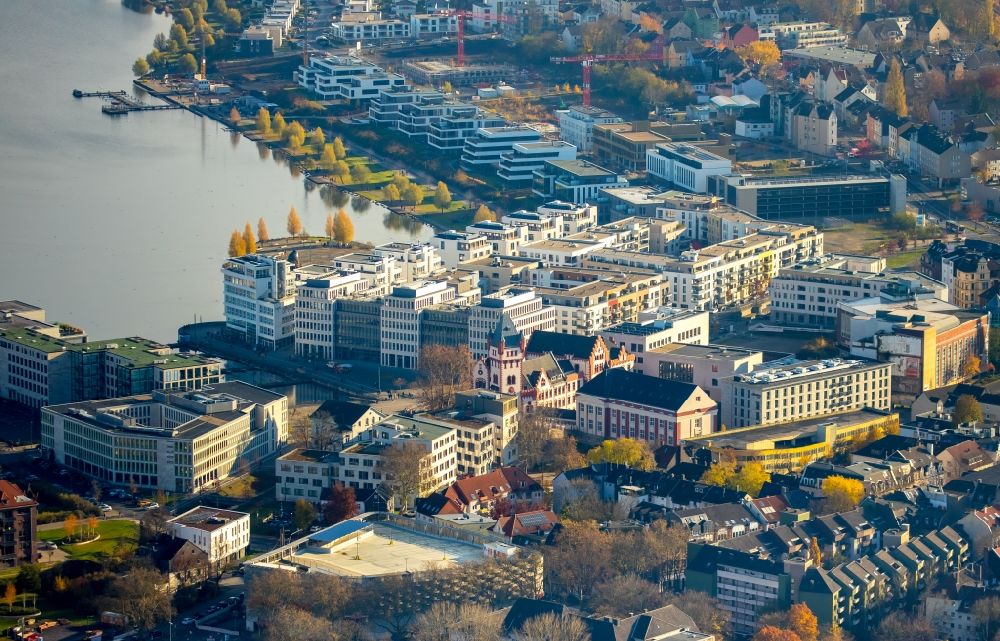 Aerial image Dortmund - Autumnal discolored vegetation view city view of the downtown area on the shore areas Phoenix-See in Dortmund in the state North Rhine-Westphalia, Germany