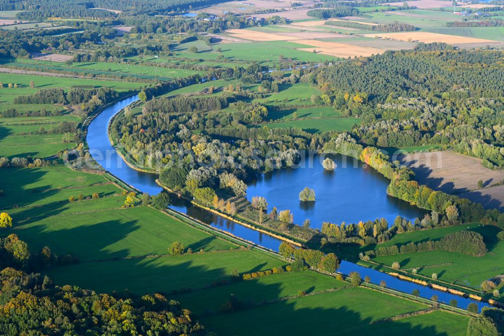 Aerial image Siebeneichen - Autumnal discolored vegetation view canal course and shore areas of the connecting canal Elbe-Luebeck-Kanal in Siebeneichen in the state Schleswig-Holstein, Germany