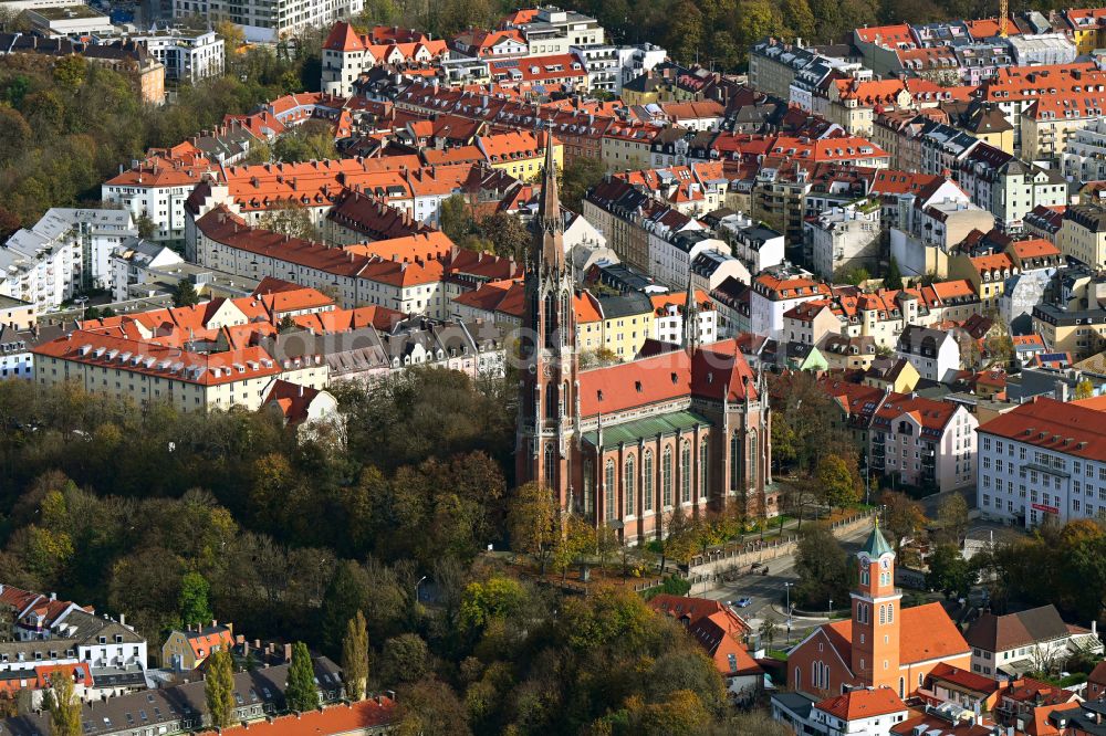 München from above - Autumnal discolored vegetation view church building Heilig-Kreuz-Kirche on street Gietlstrasse in the district Giesing in Munich in the state Bavaria, Germany