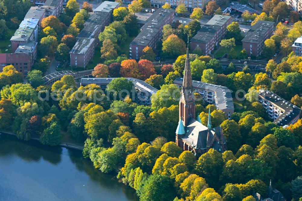 Hamburg from the bird's eye view: Autumnal discolored vegetation view church building Ev.-Luth. Kirchengemeinde St. Gertrud on street Immenhof in the district Uhlenhorst in Hamburg, Germany