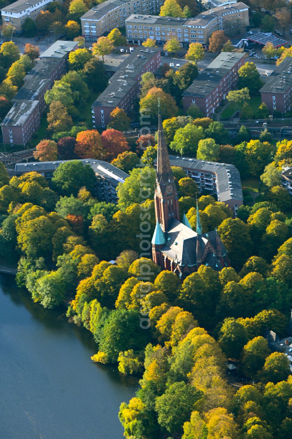 Aerial image Hamburg - Autumnal discolored vegetation view church building Ev.-Luth. Kirchengemeinde St. Gertrud on street Immenhof in the district Uhlenhorst in Hamburg, Germany