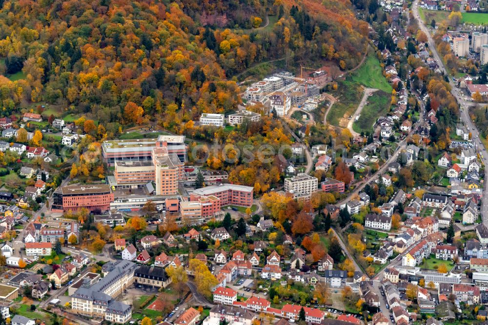 Lahr/Schwarzwald from the bird's eye view: Autumnal discolored vegetation view hospital grounds of the Clinic Ortenau Klinikum on Klostenstrasse in Lahr/Schwarzwald in the state Baden-Wurttemberg, Germany