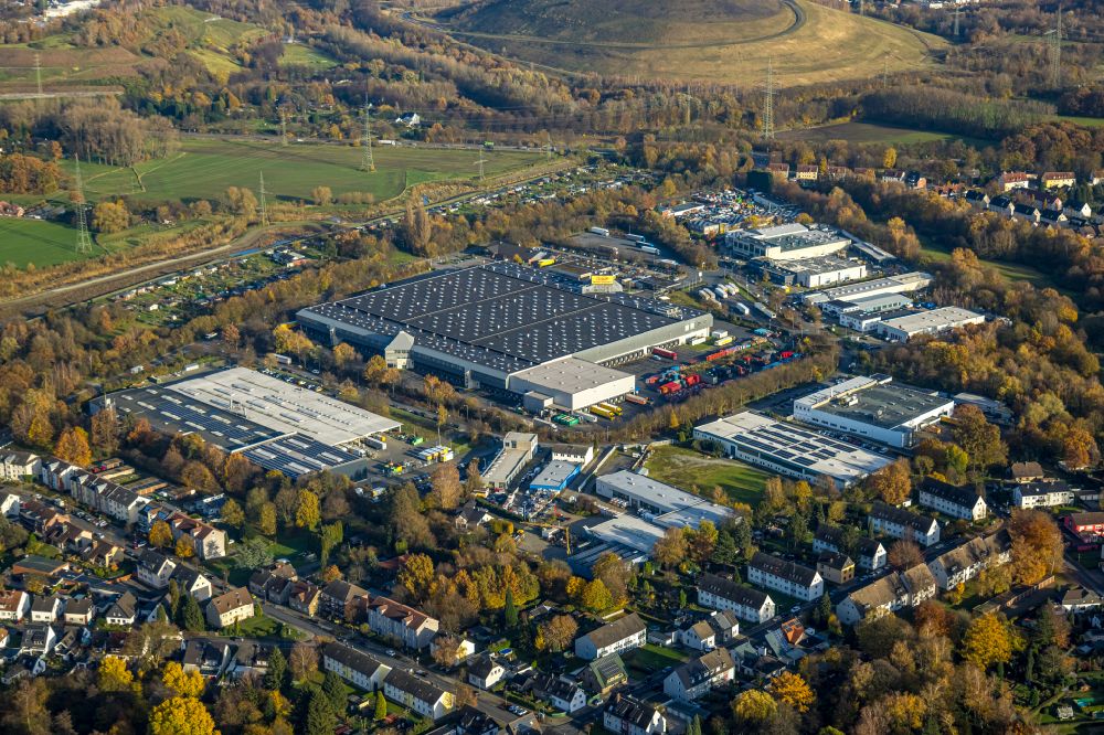 Aerial image Bottrop - Autumnal discolored vegetation view warehouses and forwarding building of Netto Marken-Discount AG & Co. KG on street Weusterstrasse in the district Eigen in Bottrop in the state North Rhine-Westphalia, Germany