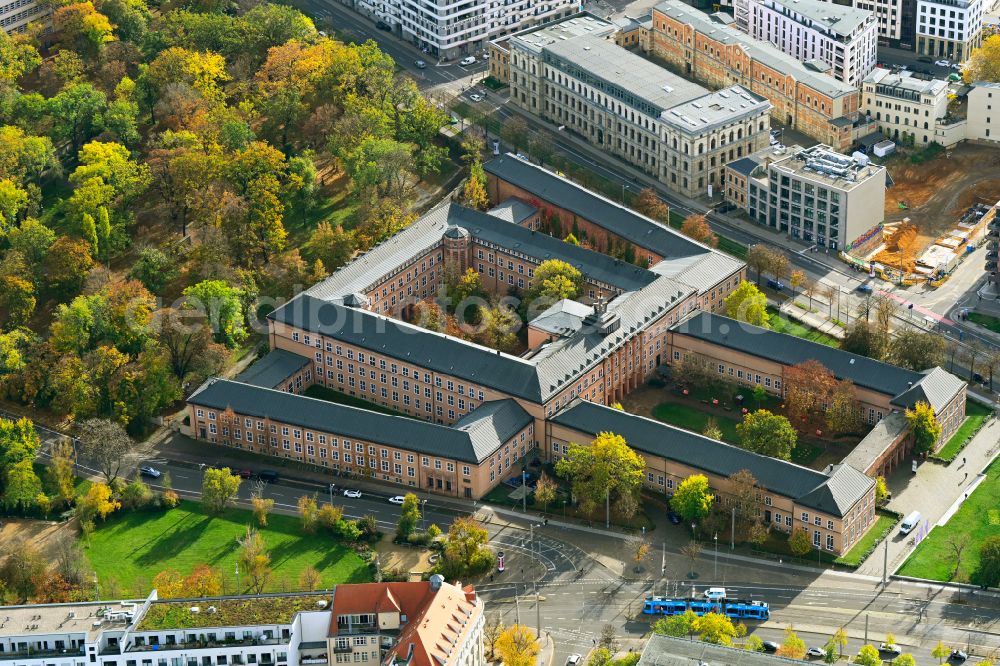 Aerial image Leipzig - Autumnal discolored vegetation view museum building ensemble GRASSI Museum fuer Voelkerkande, Musikinstrumente and Angewondte Kunst on Johonnisplatz in Leipzig in the state Saxony, Germany