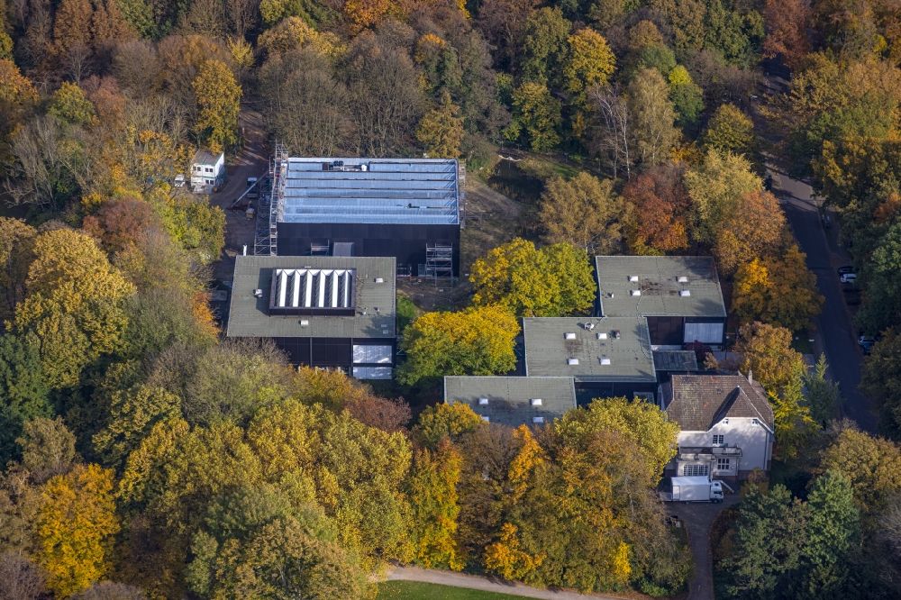 Aerial image Bottrop - Autumnal discolored vegetation view museum- Building Josef Albers Museum Quadrat in Bottrop at Ruhrgebiet in the state North Rhine-Westphalia, Germany
