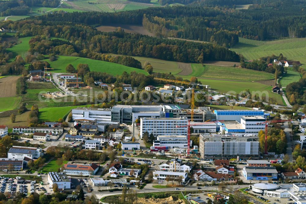 Aerial photograph Pfaffenhofen an der Ilm - Autumnal discolored vegetation view New building - construction site production hall and laboratory building on the factory premises of the pharmaceutical company Daiichi Sankyo in Pfaffenhofen an der Ilm in the state Bavaria, Germany