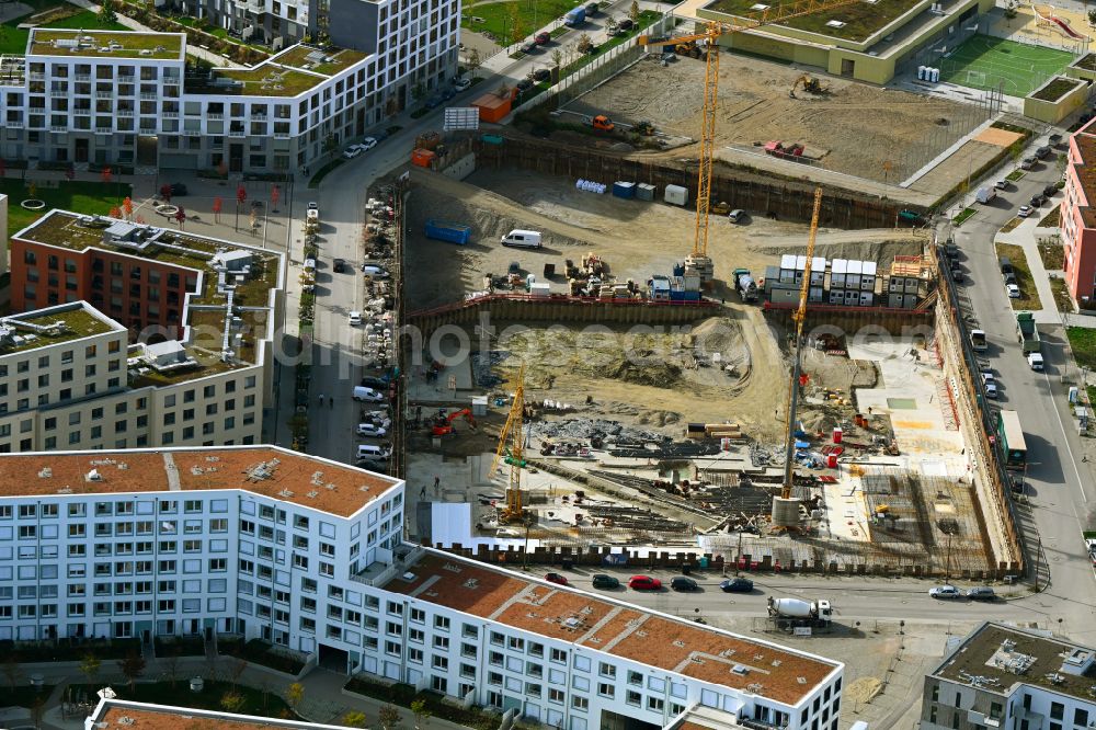 München from the bird's eye view: Autumnal discolored vegetation view construction site to build a new multi-family residential complex Patio PASING on street Berduxstrasse - Hermine-von-Parish-Strasse in the district Pasing-Obermenzing in Munich in the state Bavaria, Germany
